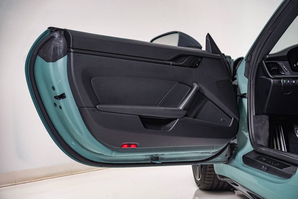 2025 Porsche 911 T - Photo 32