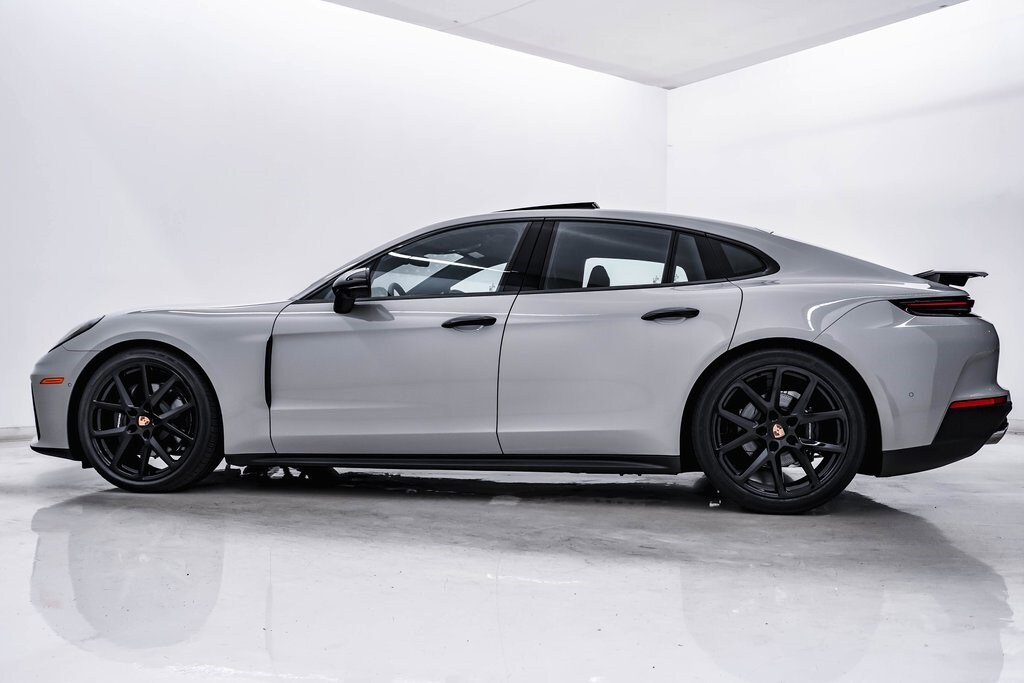 2025 Porsche Panamera 4 photo 2