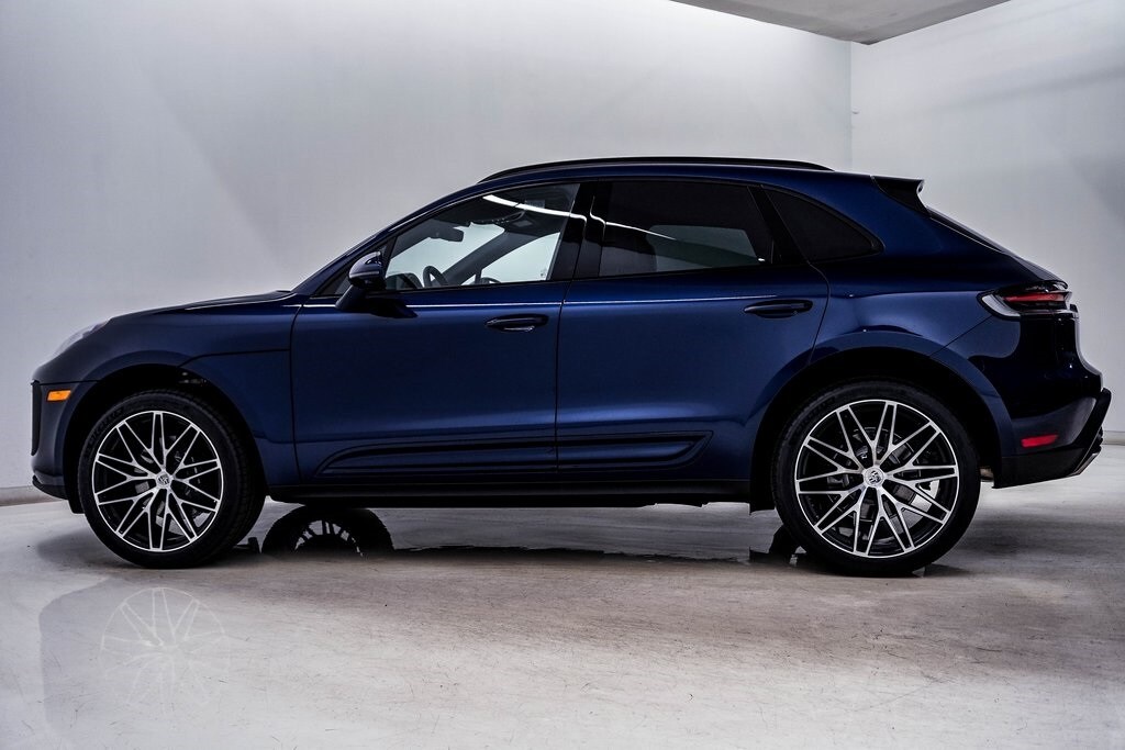 2026 Porsche Macan T photo 2