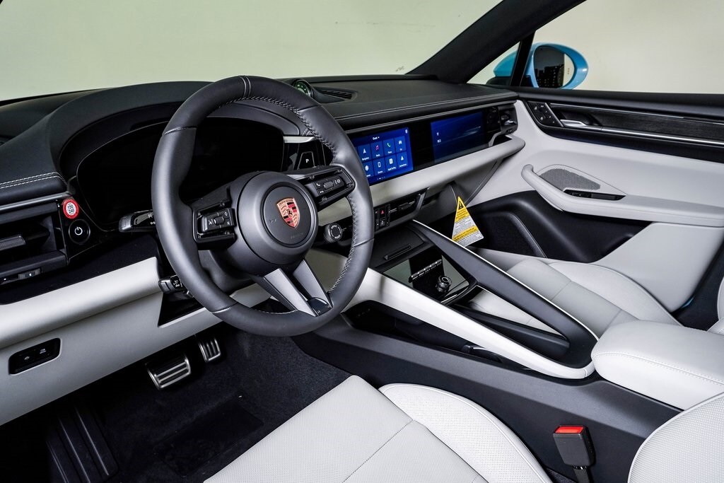 2025 Porsche Macan Electric photo 4