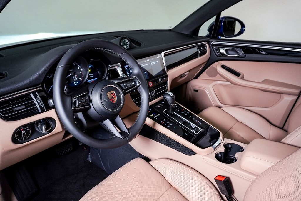 2026 Porsche Macan T photo 4