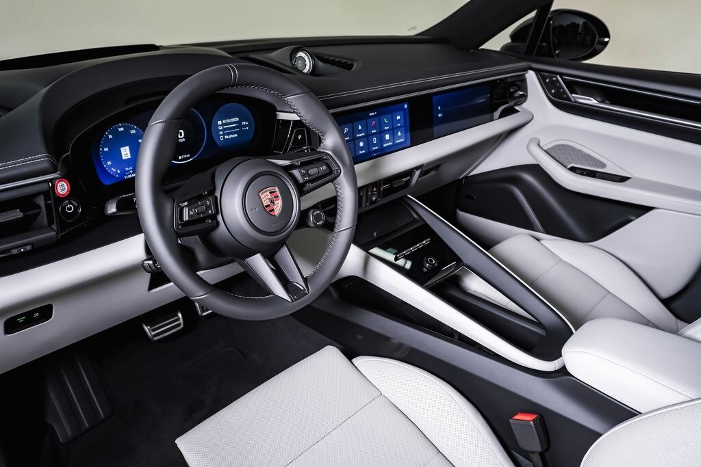 2025 Porsche Macan Electric photo 4