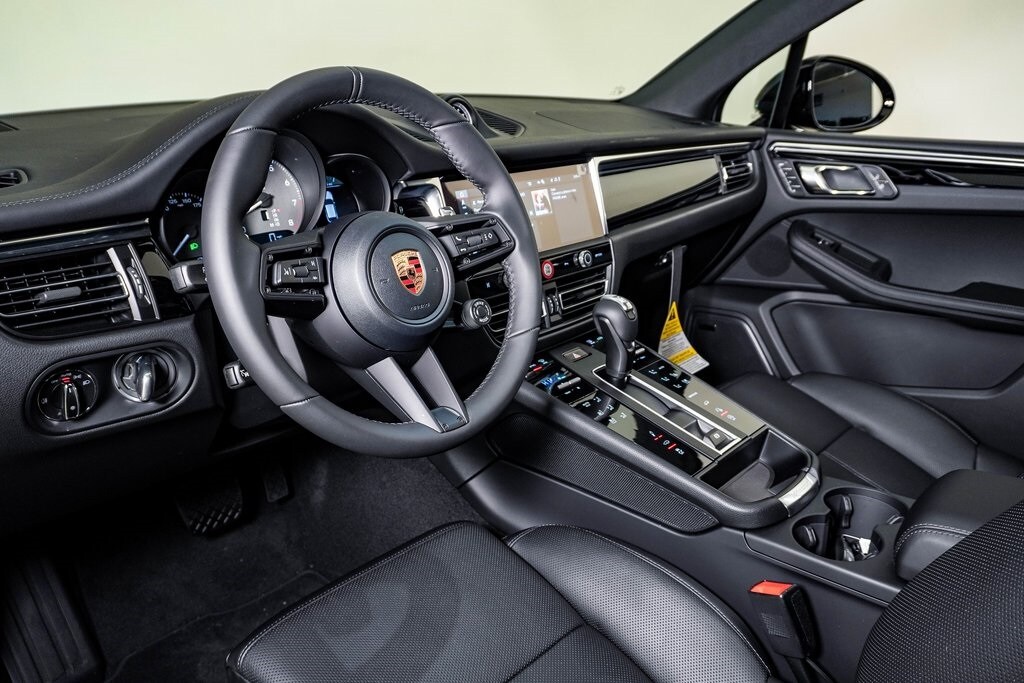 2026 Porsche Macan S photo 4