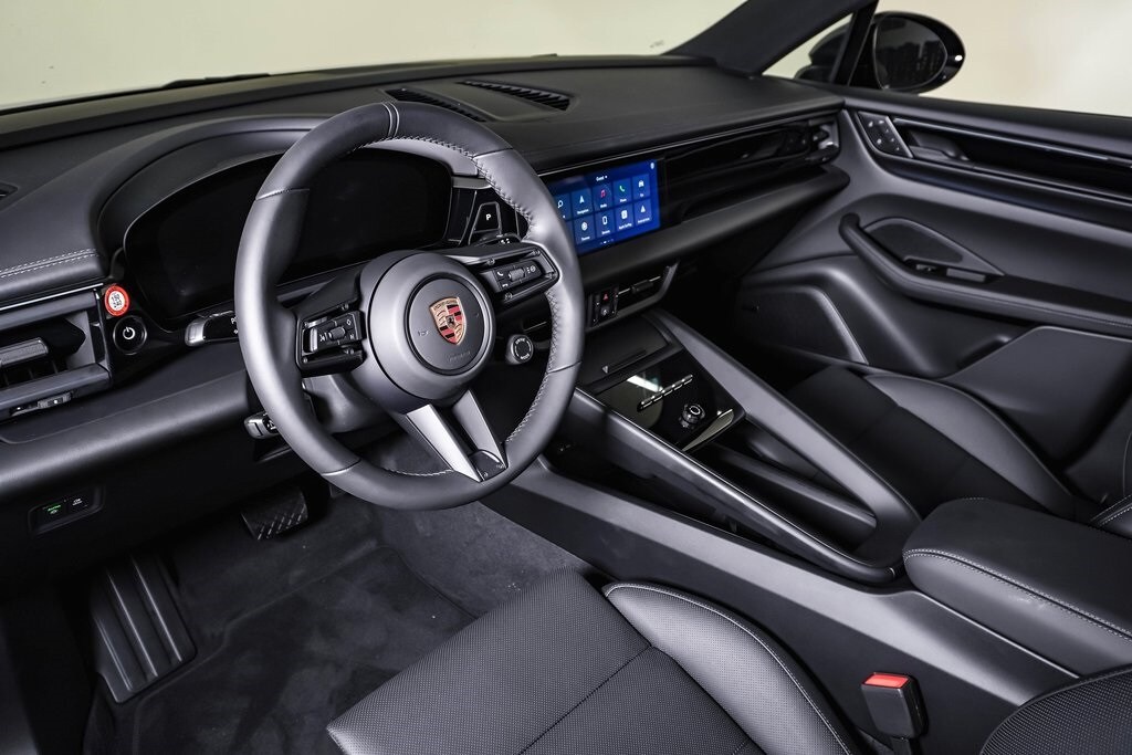 2025 Porsche Macan 4 Electric photo 4