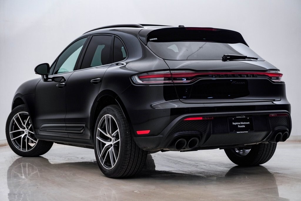 2025 Porsche Macan T photo 3