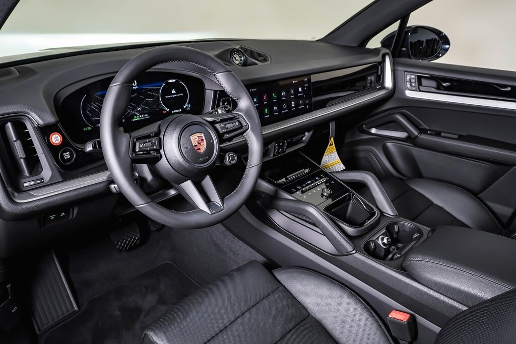 2025 Porsche Cayenne E-Hybrid photo 4