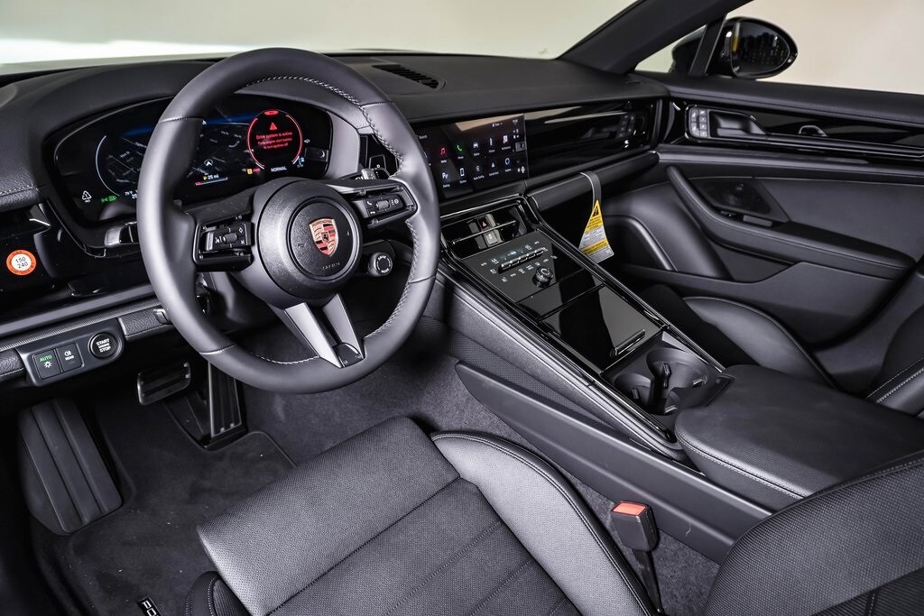 2025 Porsche Panamera 4 photo 4