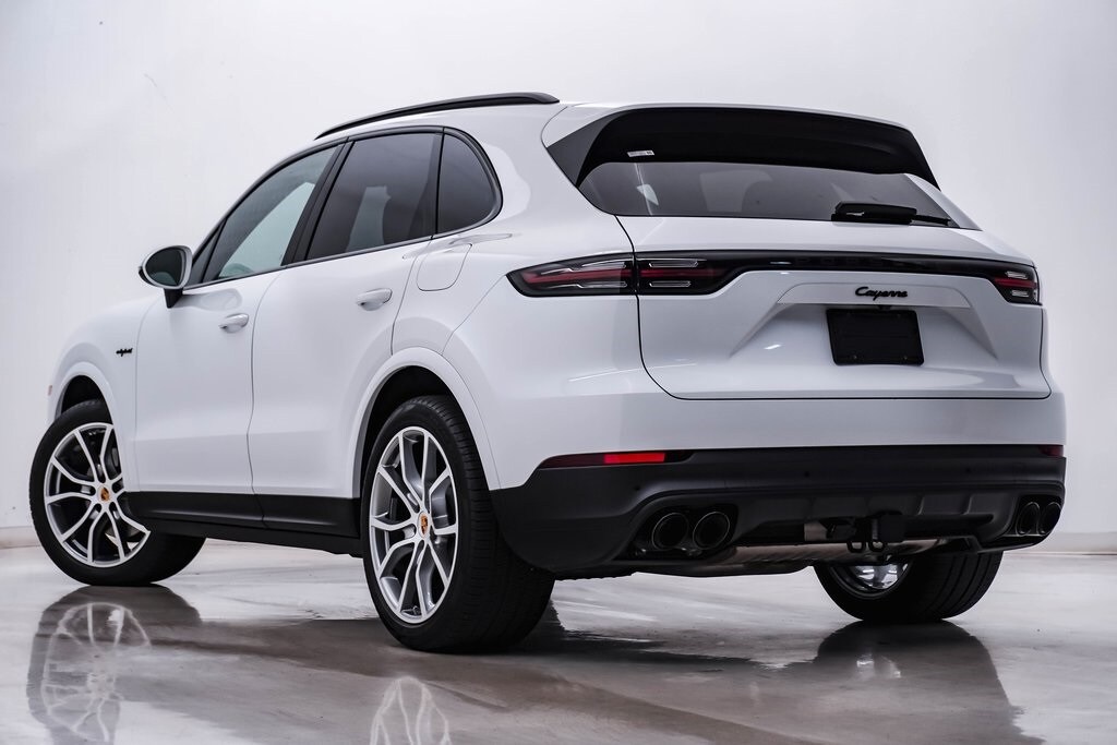 2023 Porsche Cayenne E-Hybrid Platinum Edition photo 3