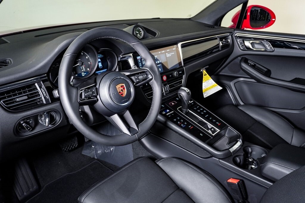 2026 Porsche Macan T photo 4