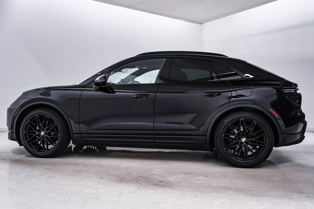 2025 Porsche Macan 4 Electric photo 2