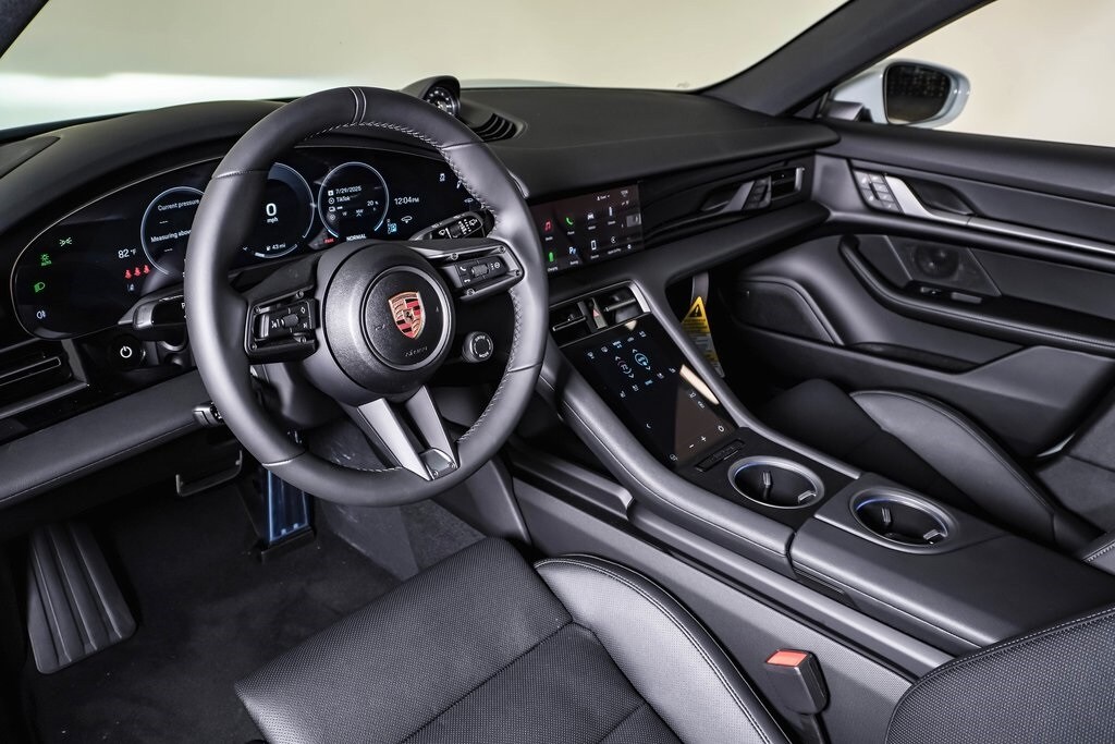 2025 Porsche Taycan 4 Cross Turismo photo 4