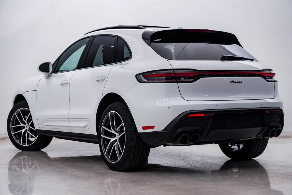 2025 Porsche Macan T photo 3