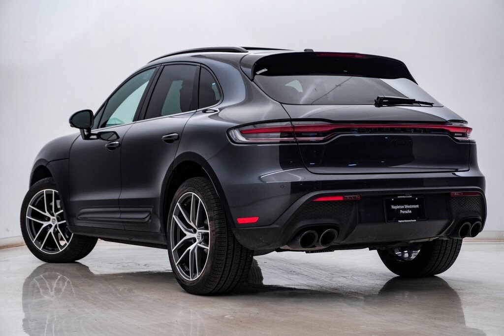 2025 Porsche Macan T photo 3