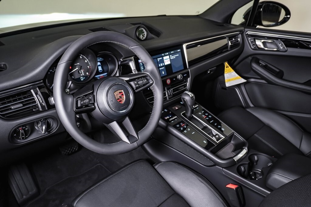 2026 Porsche Macan T photo 4