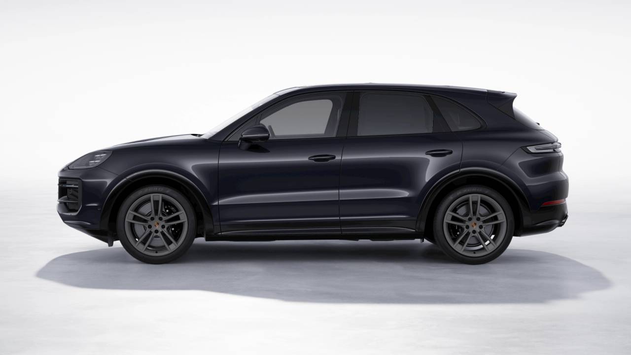 2026 Porsche Cayenne GTS photo 2