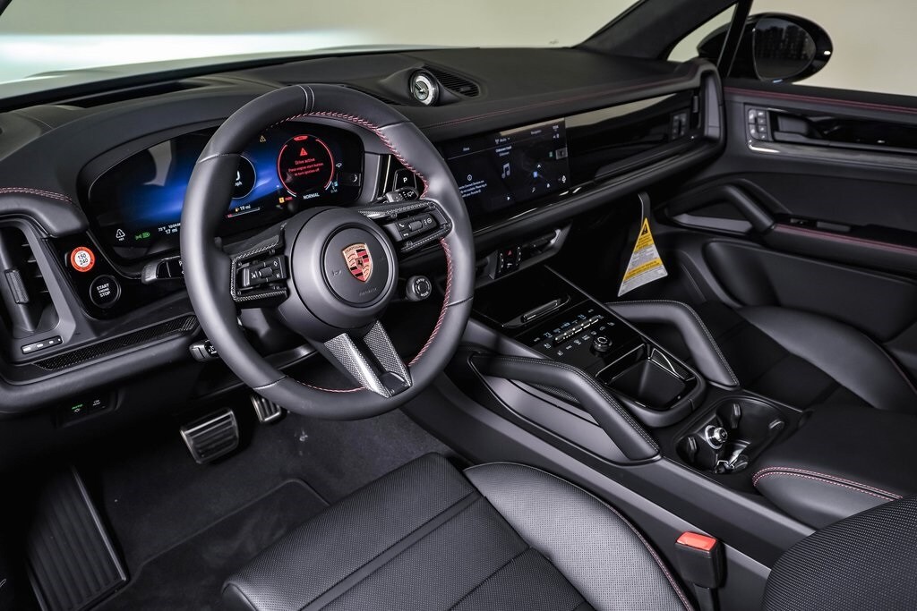 2026 Porsche Cayenne GTS photo 4