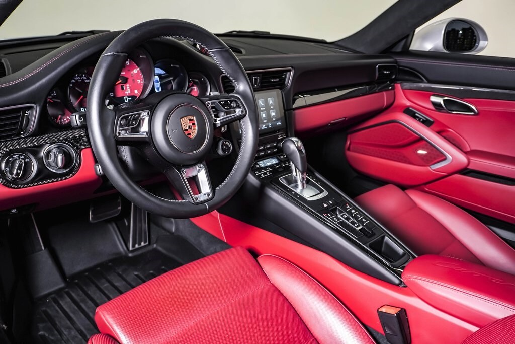 2017 Porsche 911 4S 4 GTS photo 4