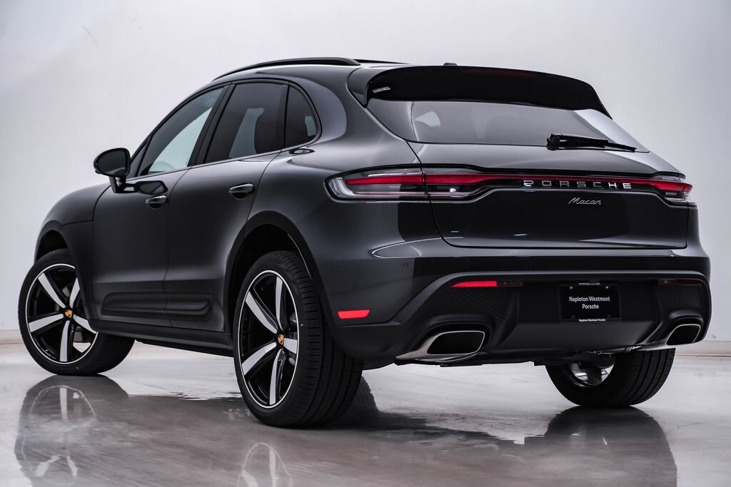 2025 Porsche Macan T photo 3