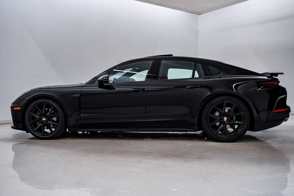 2026 Porsche Panamera 4 photo 2
