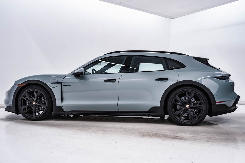 2025 Porsche Taycan 4 Cross Turismo photo 2