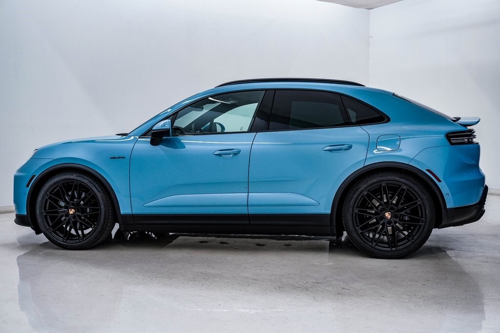 2025 Porsche Macan Electric photo 2