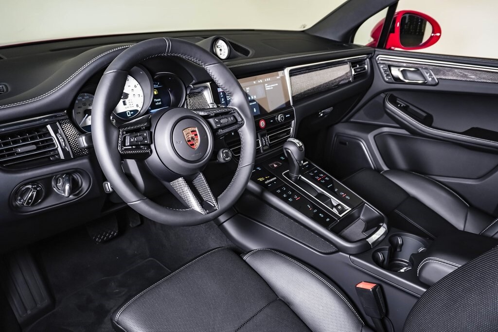 2026 Porsche Macan GTS photo 4