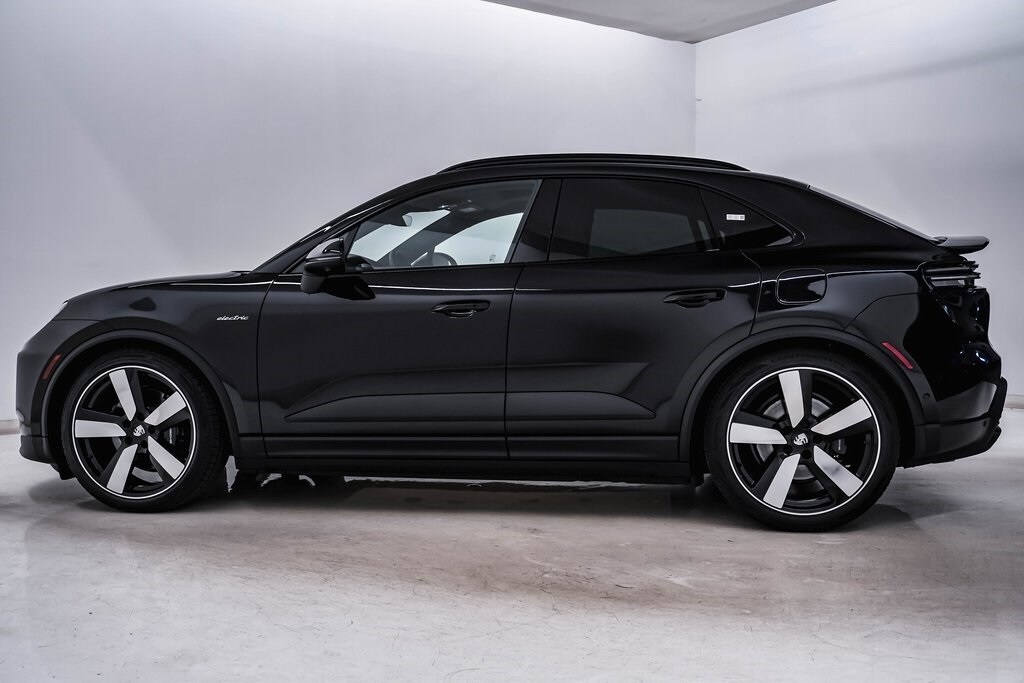 2025 Porsche Macan Electric photo 2