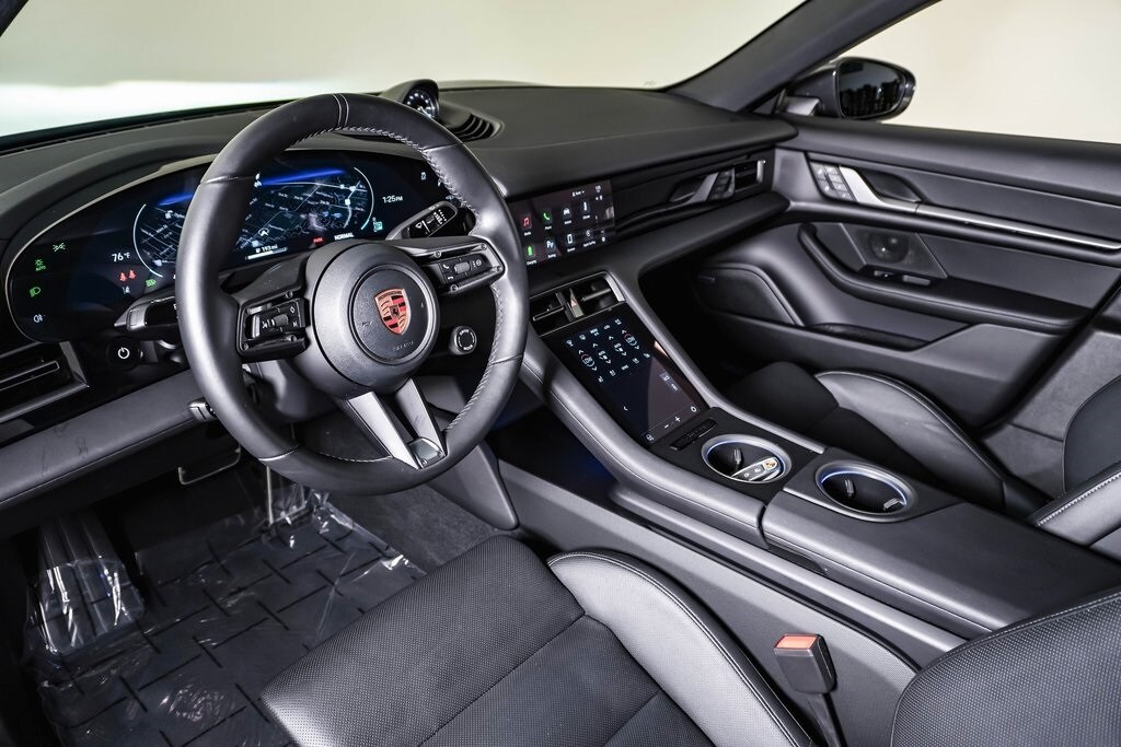 2025 Porsche Taycan photo 4