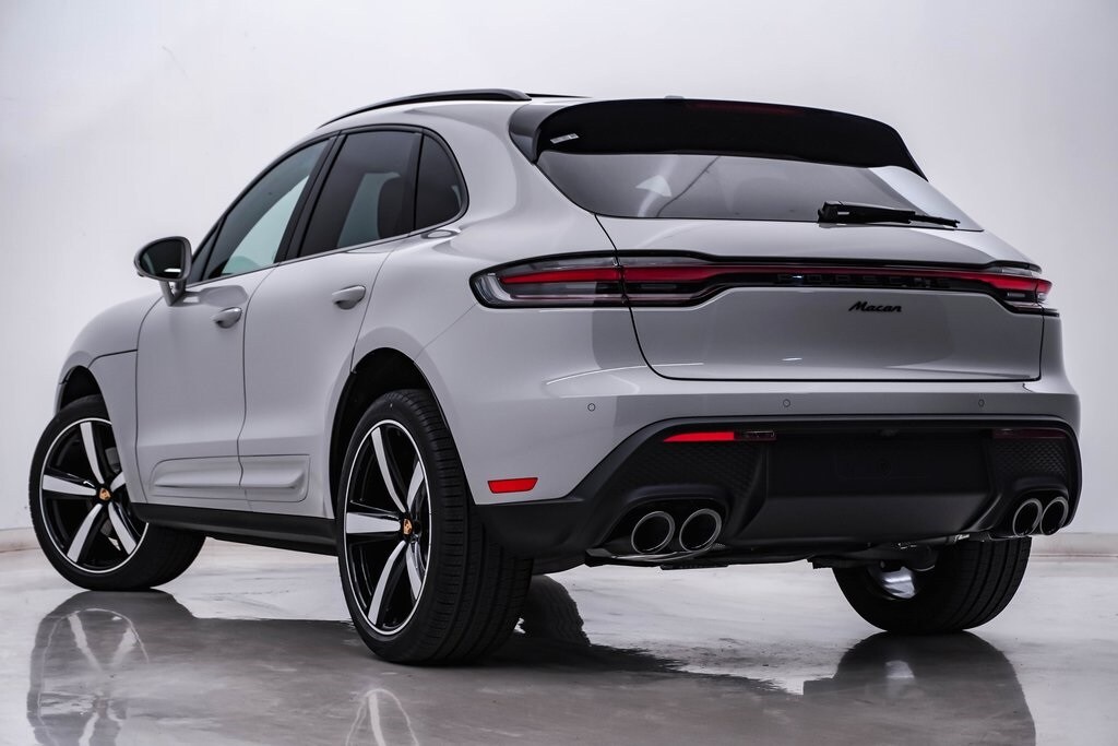 2026 Porsche Macan T photo 3