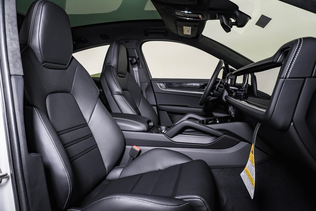 2025 Porsche Cayenne Coup Turbo E-Hybrid - Photo 15