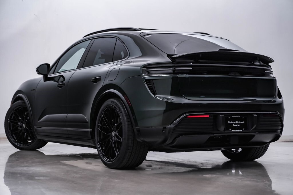 2025 Porsche Macan Turbo Electric photo 3