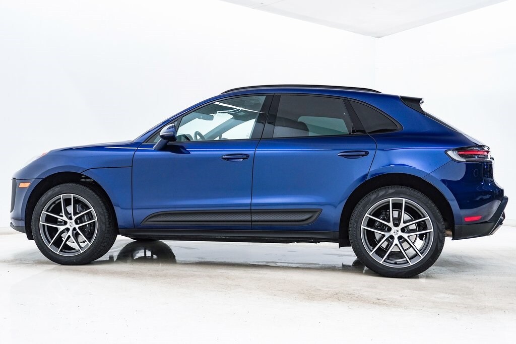 2025 Porsche Macan photo 2
