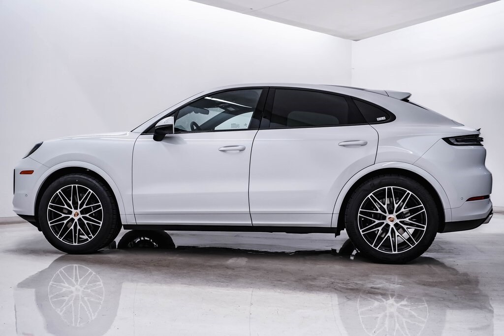 2025 Porsche Cayenne Coupe photo 2