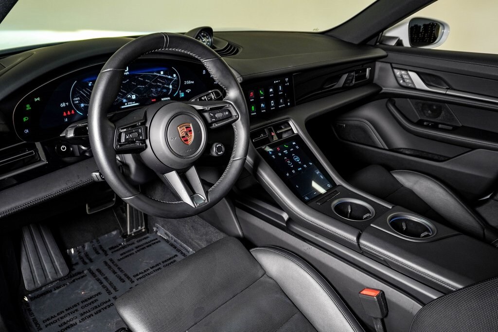 2025 Porsche Taycan photo 4