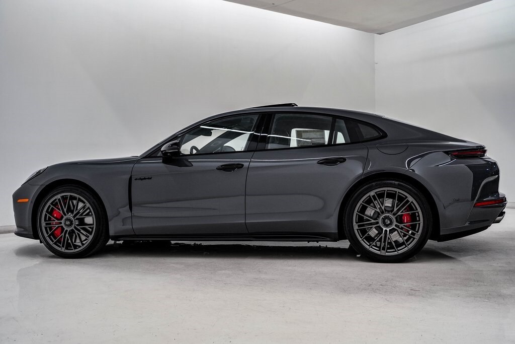 2026 Porsche Panamera Turbo E-Hybrid photo 2