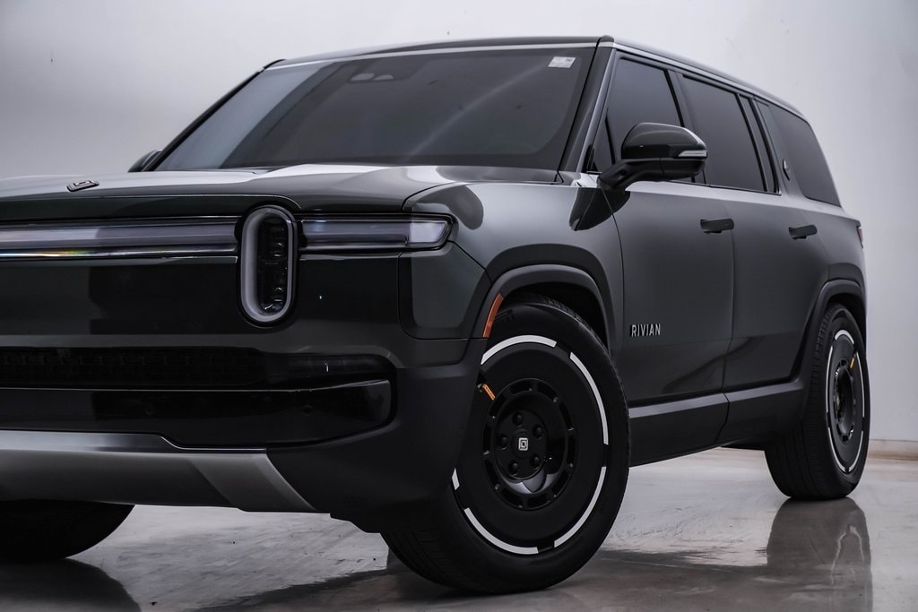 Used 2025 Rivian R1S Adventure with VIN 7PDSGBBA8SN053100 for sale in Westmont, IL
