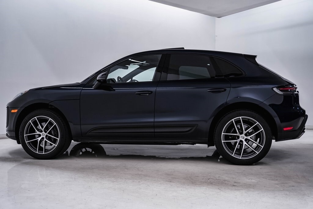 2023 Porsche Macan T photo 2