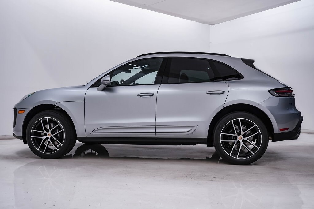 2026 Porsche Macan T photo 2