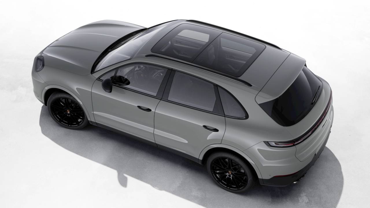 2026 Porsche Cayenne photo 2