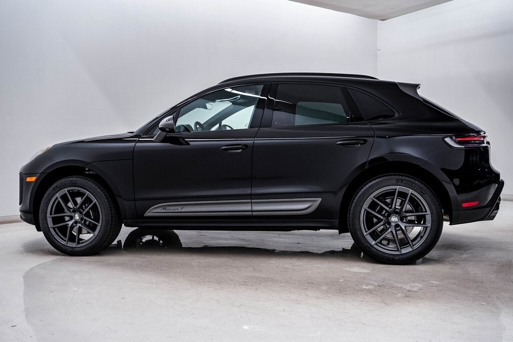 2026 Porsche Macan T photo 2