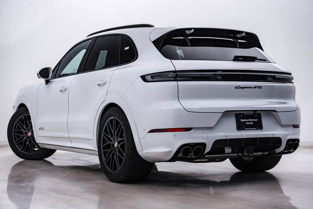 2025 Porsche Cayenne GTS photo 2