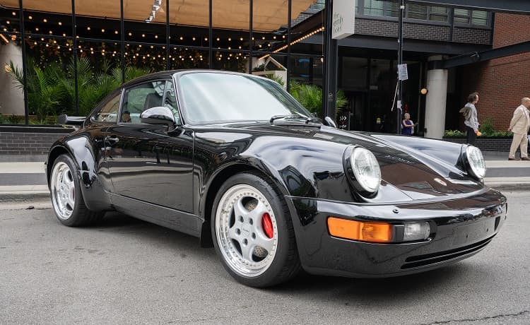 ウーテンシロ　ビンテージ Porsche Classic Restoration Challenge | 1994 Porsche 911 Turbo 3.6