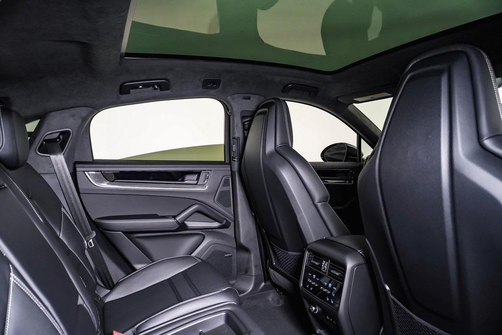 2026 Porsche Cayenne Coup Turbo E-Hybrid - Photo 16