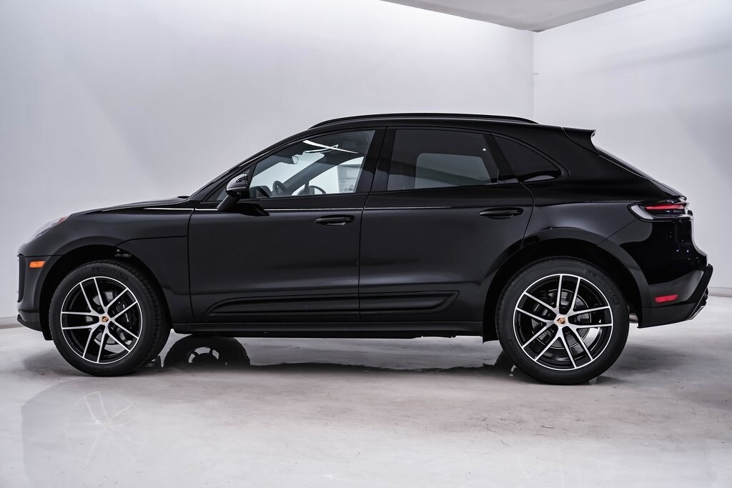 2026 Porsche Macan T photo 2