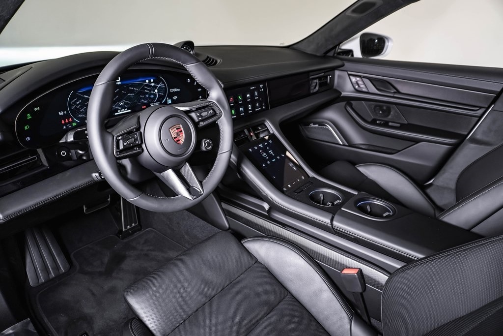 2025 Porsche Taycan GTS photo 4