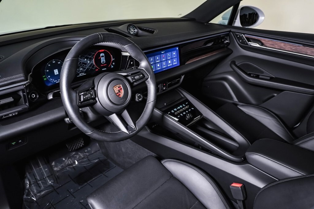 2024 Porsche Macan Electric 4 photo 4