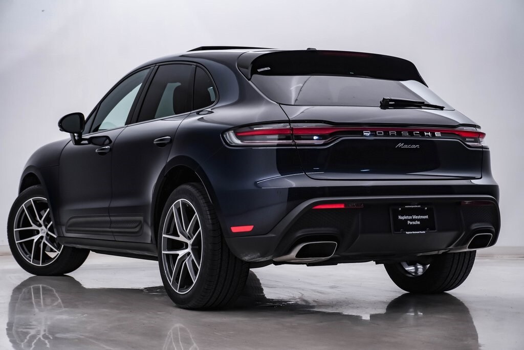 2023 Porsche Macan T photo 3
