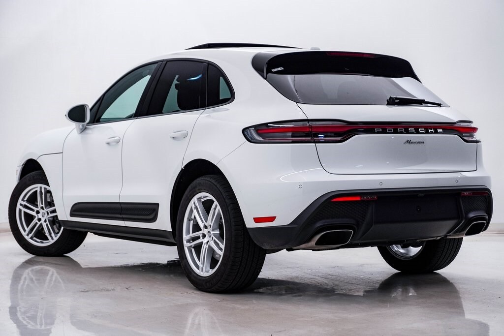 2025 Porsche Macan T photo 3