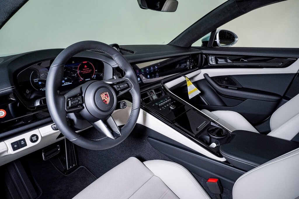 2026 Porsche Panamera GTS photo 4