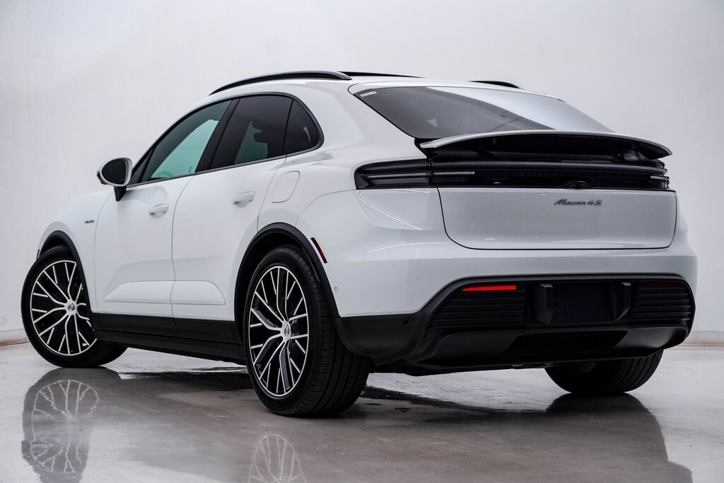 2025 Porsche Macan Electric photo 3